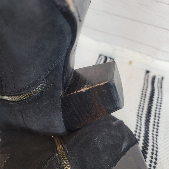 Frye Renee Seam Burnished Toe Black Suede Heeled Bootie, sz 8.5 - Picture 13 of 15